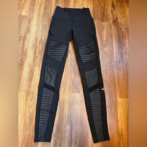 ALO Leggings Womens XS Black Yoga Gym Workout Casual Outdoors Extra Small